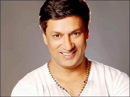 Madhur Bhandarkar's cameo in HUM TUM SHABANA!!